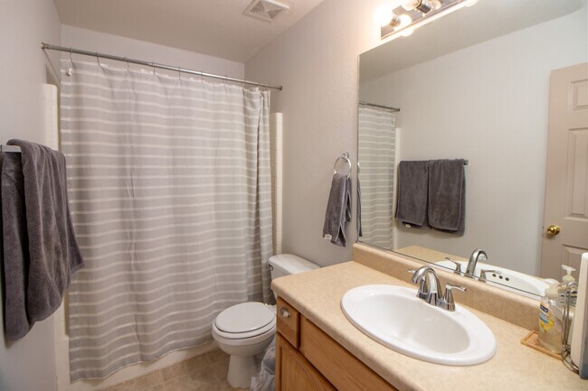 Foto del edificio - 3913 Pearl Ct
