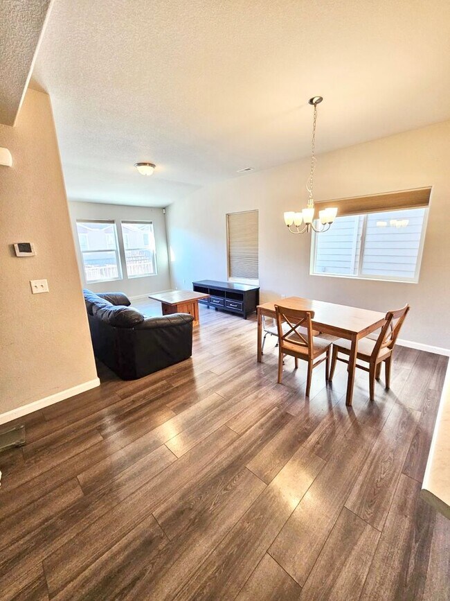 Foto del edificio - Beautiful townhome on Birmingham for rent!