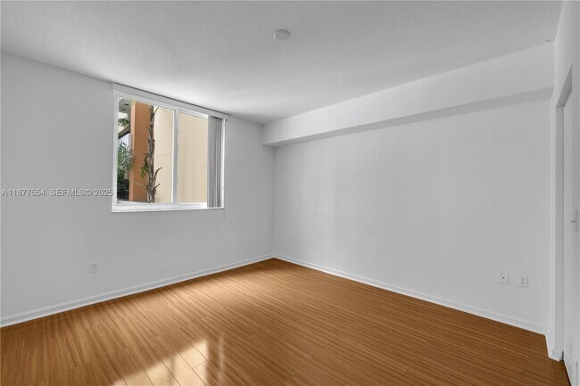 Foto del edificio - 18800 NE 29th Ave