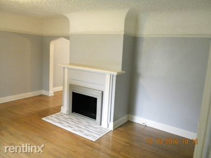 Building Photo - 3 br, 1.5 bath Duplex - 2338 Riverside Dr NE