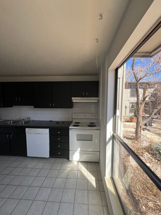 Foto del edificio - Sunny 2 bed, 1 bath South Boulder Townhome - Available June 5th!