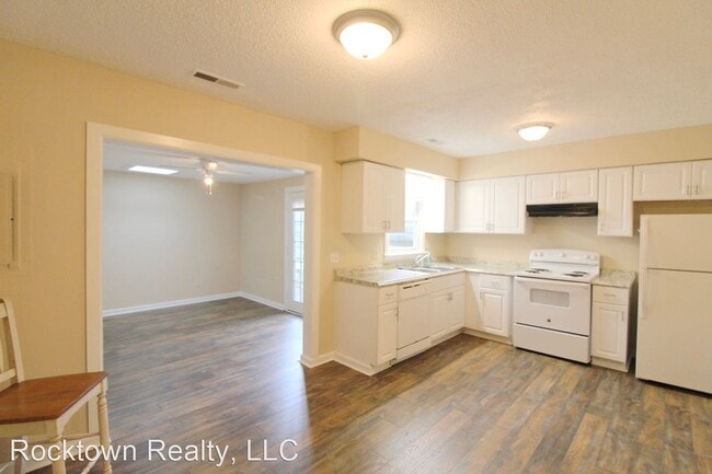 Building Photo - 1243 Country Club Ct