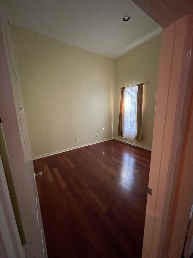 Building Photo - 4563 Creekside Dr