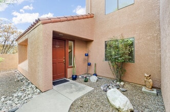 Building Photo - 5051 N Sabino Canyon Rd