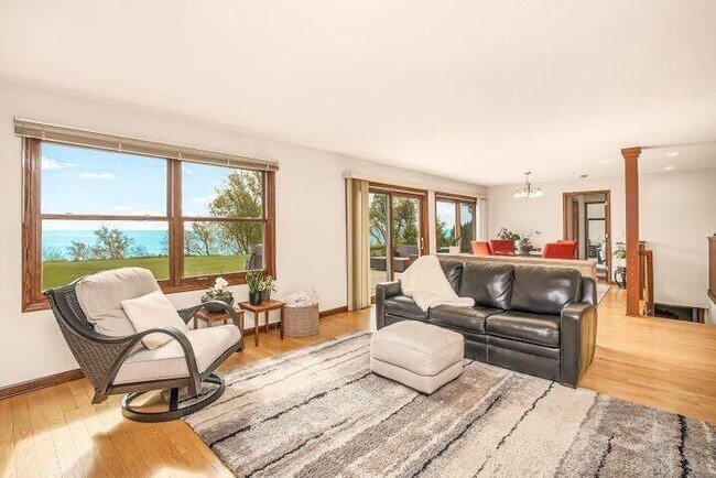Foto del edificio - 12650 N Lake Shore Dr