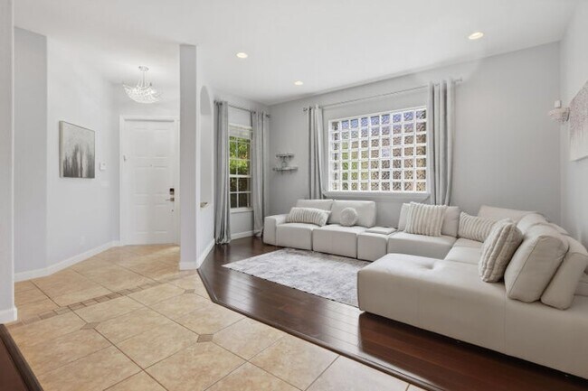 Building Photo - 12290 NW 77th Mnr