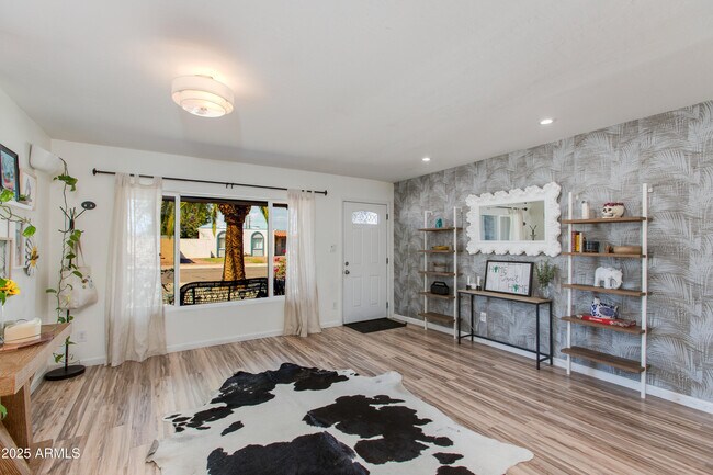 Foto del edificio - 3009 E Dahlia Dr