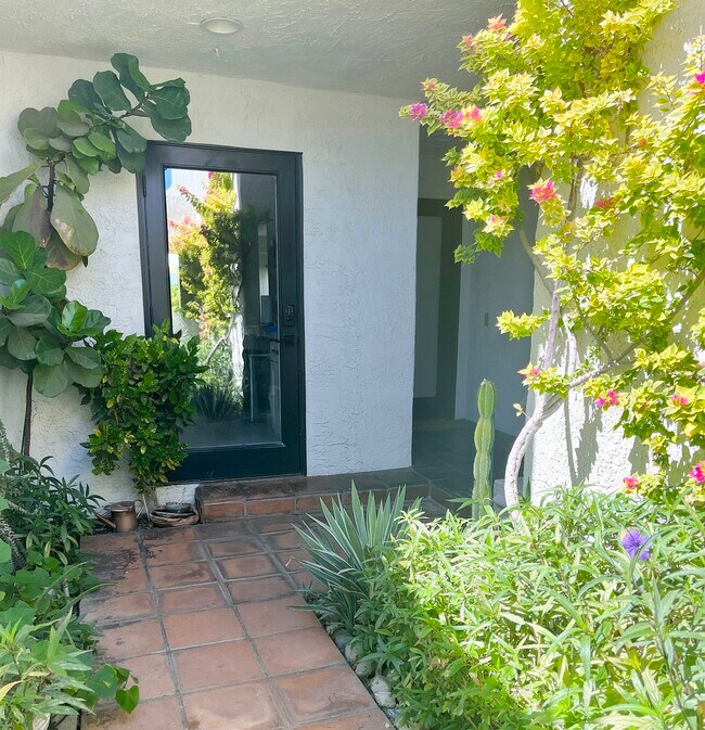 Building Photo - 415 Rio Vista Dr