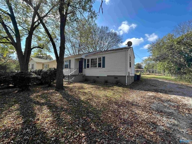 Foto del edificio - 803 Fairway Dr NW