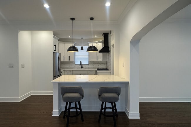 Building Photo - 7937 S Crandon Ave