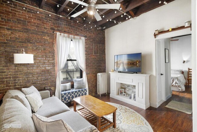 Building Photo - 2116 35th St