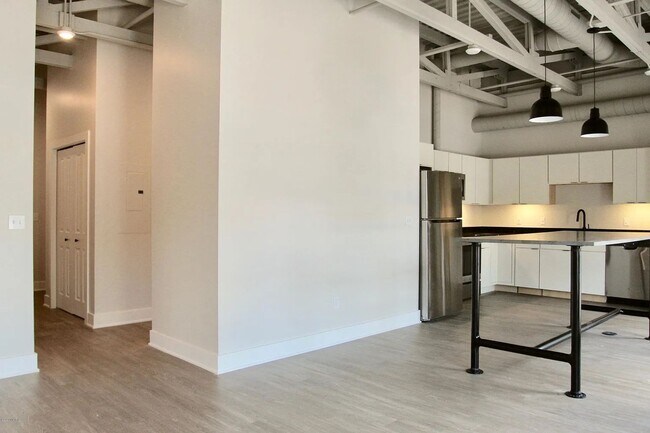 Foto del edificio - 708 Wealthy St SE