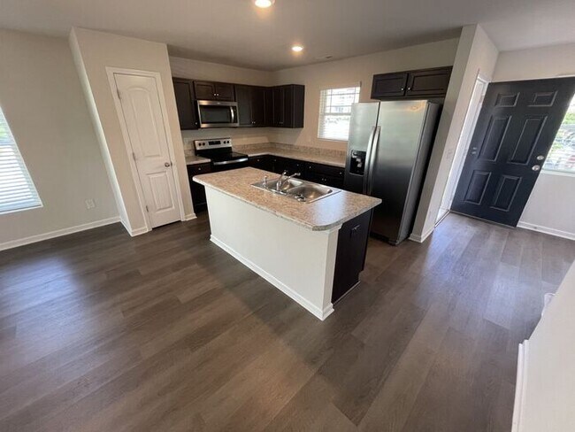 Foto del edificio - 3 Bedroom 2.5 Bathroom Townhome!