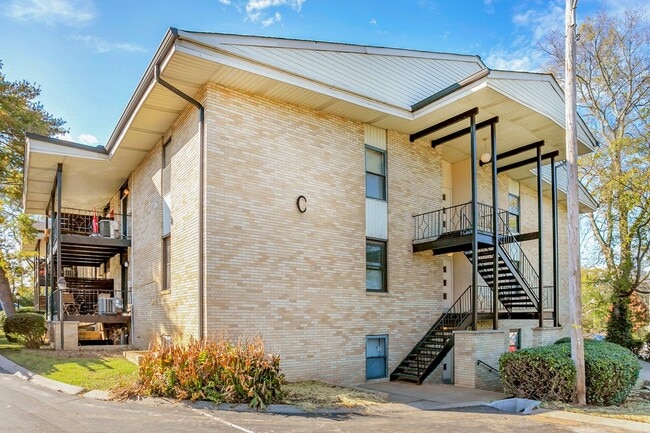 Building Photo - SYLVAN PARK CONDO!