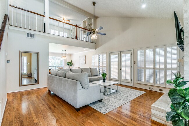 Building Photo - 1107 River Vista W