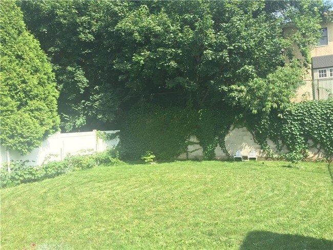 Building Photo - 322 Manor Ave