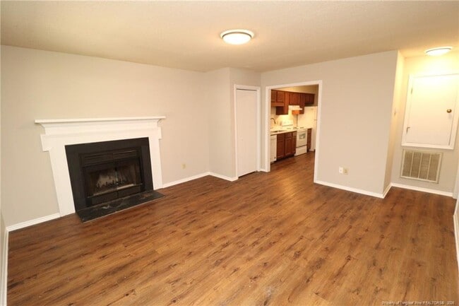 Building Photo - 3905 Lexington Dr