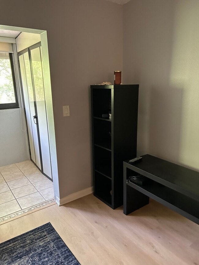Building Photo - Charming 2BR Condo in Clearwater