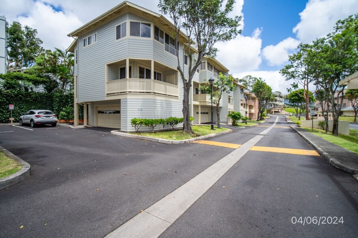 Primary Photo - Gated Community & Prime Moanalua Location ...