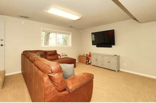 Foto del edificio - 1195 W State St