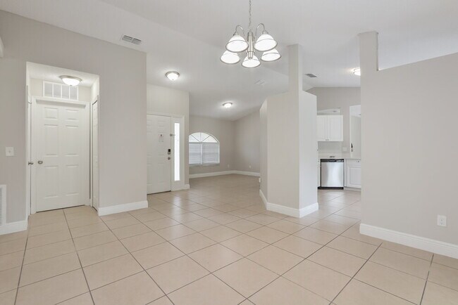 Building Photo - 5176 Heatherstone Ct