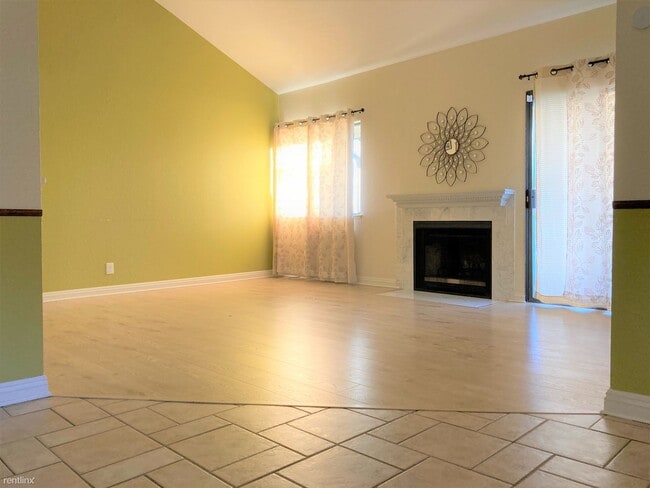 Building Photo - 2 br, 2 bath Condo - 1469 Alma Loop