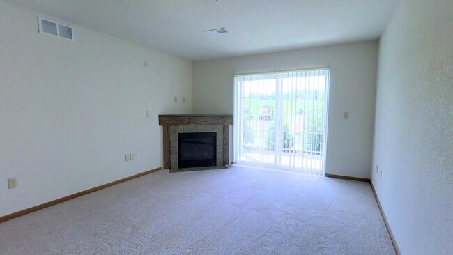 Building Photo - Condo Style Lower 2 Bedroom 2 Bathroom Apartment is Available