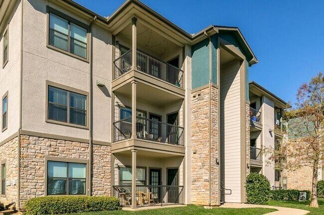 Foto del edificio - 13900 Chadwick Pkwy
