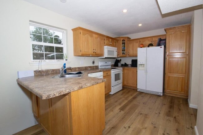 Building Photo - 21497 Risky Rd