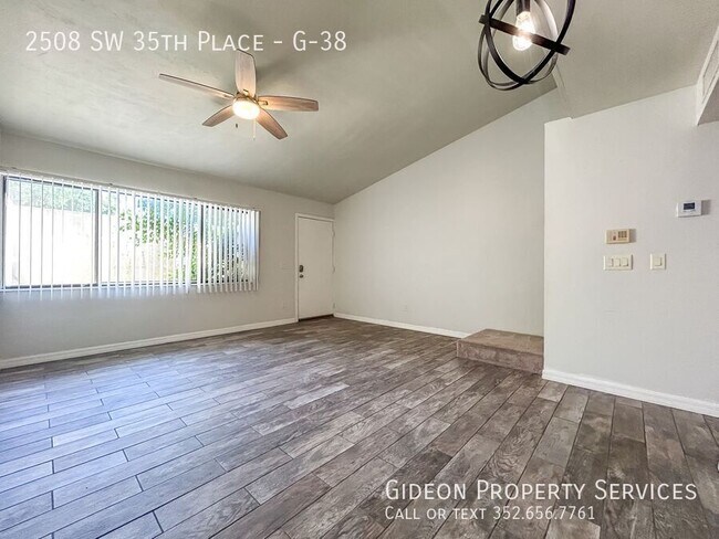 Building Photo - 2508 SW 35th Pl