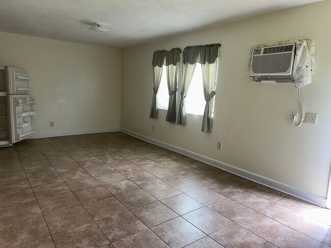 Foto del edificio - 225 SE Davis Ave