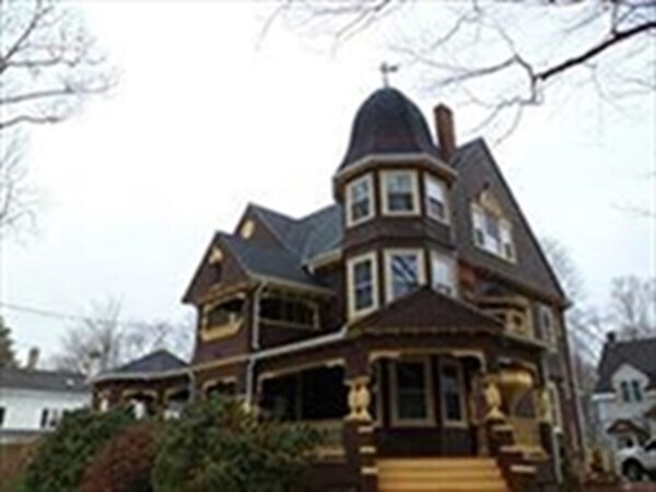 Foto principal - 104 S Main St