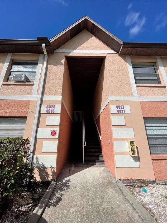 1927 Pinewood Dr NE Unit 3, Palm Bay, FL 32905 Condo for Rent in Palm Bay, FL