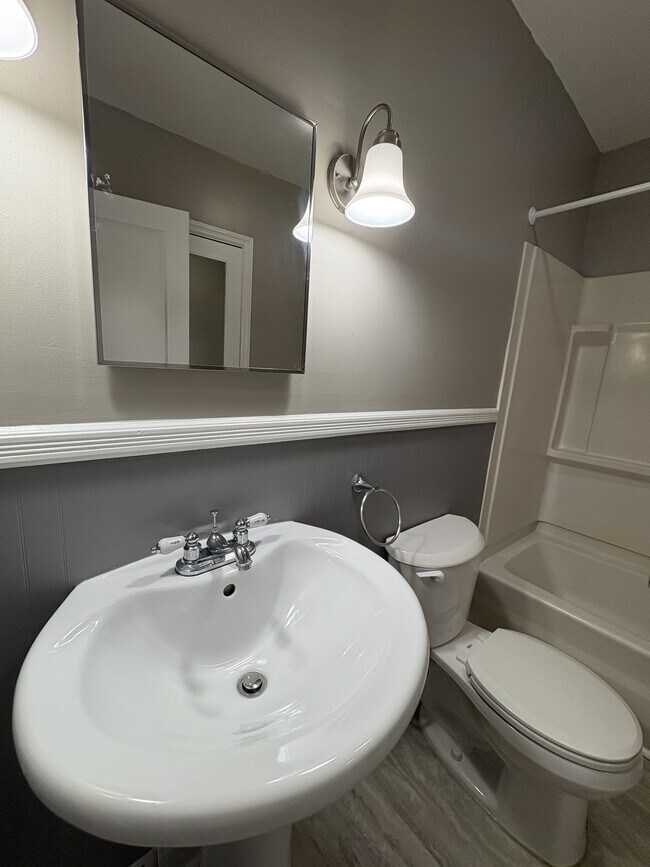 Foto del edificio - 228 Phillips Ave