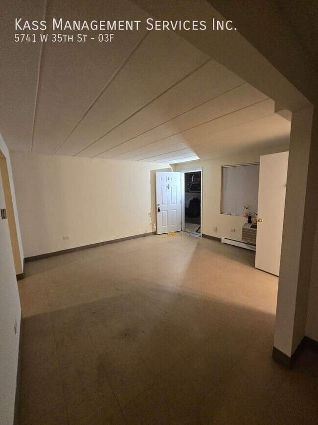 Foto del edificio - 5741 W 35th St