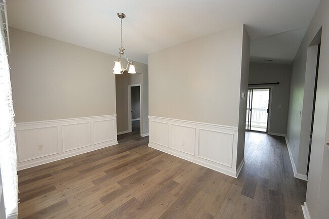 Foto del edificio - 2-Bedroom Top Floor Condo in Desirable Sun...