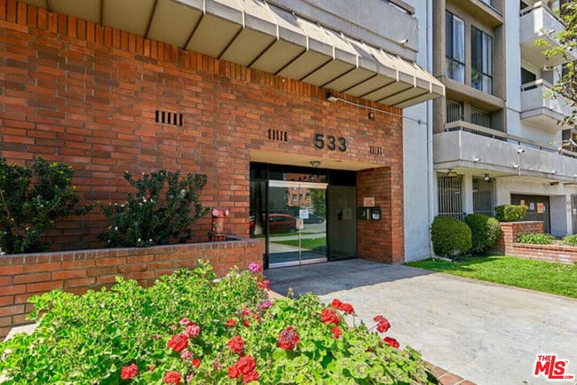 Foto del edificio - 533 S St Andrews Pl
