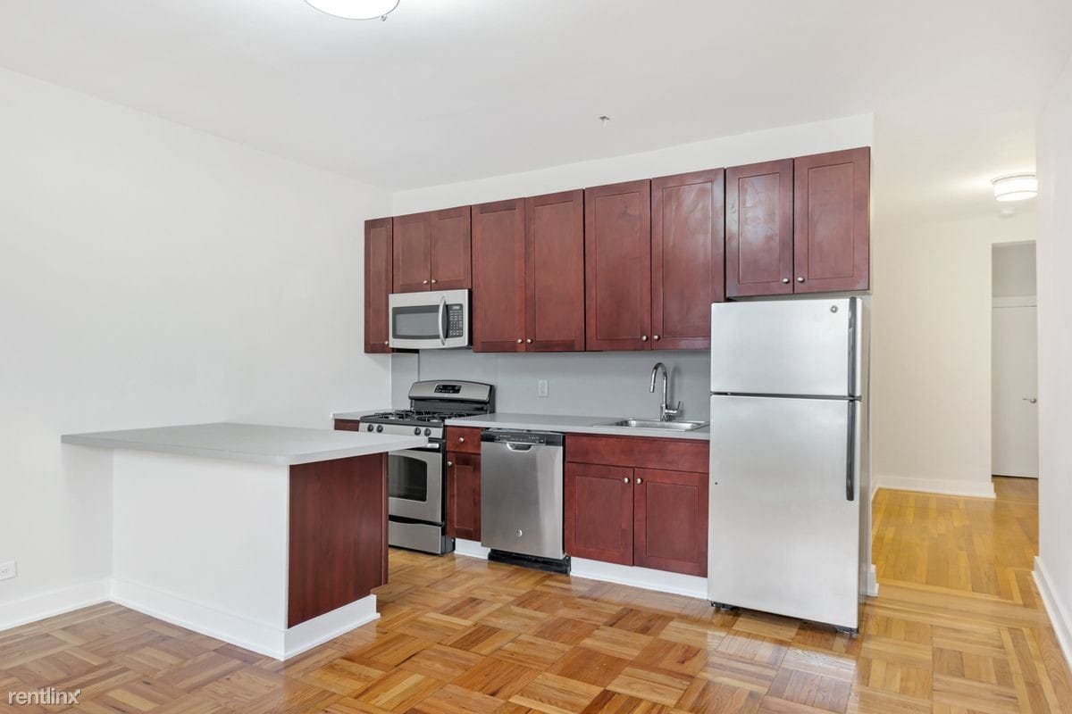 Primary Photo - 3279 Bainbridge Ave