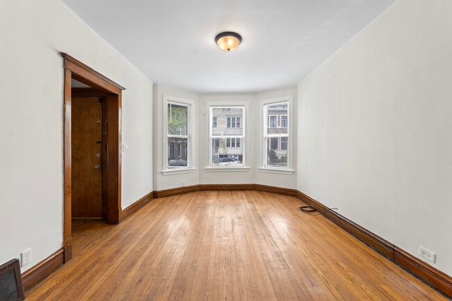 Building Photo - 1429 W Barry Ave