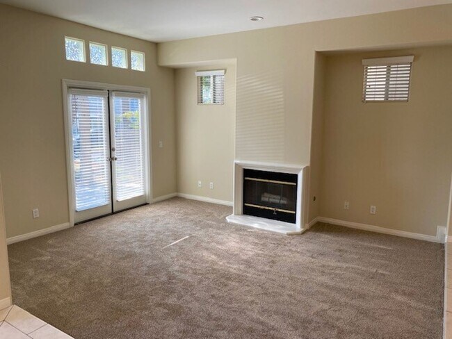 Building Photo - Walk To The Beach! 2 Story 3 Bedroom 2.5 B...
