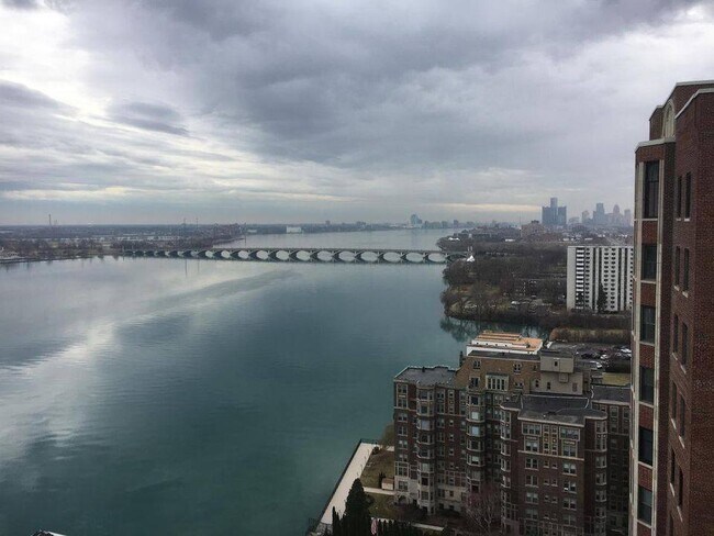 Impresionante vista al río desde la terraza del área común - 8200 E Jefferson Ave