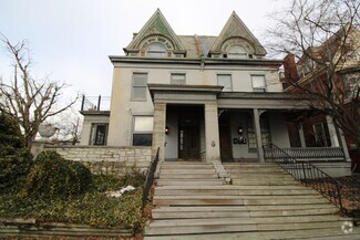 Building Photo - 1427 N Front St