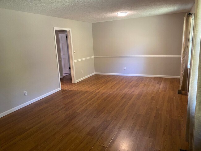 Building Photo - Nice duplex in quiet Franklin neighborhood...