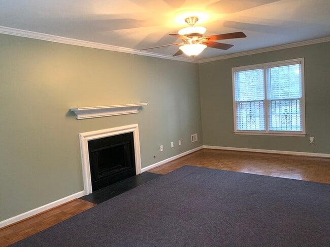 Building Photo - Well Maintained Diamond!