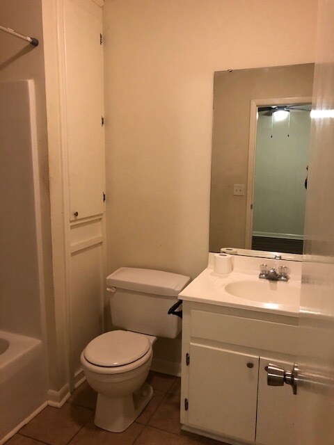 Building Photo - 202 Plaza Dr