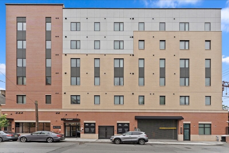 Photo - SUMMIT Orange Crossing