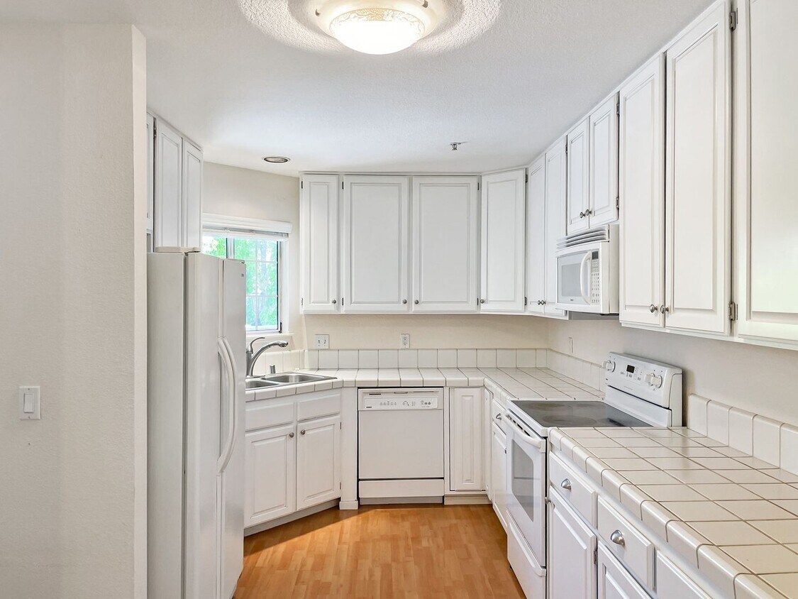 Foto principal - 2 br, 2 bath House - 19 Little Creek Lane