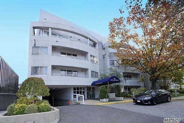 Foto del edificio - 100 Cutter Mill Rd