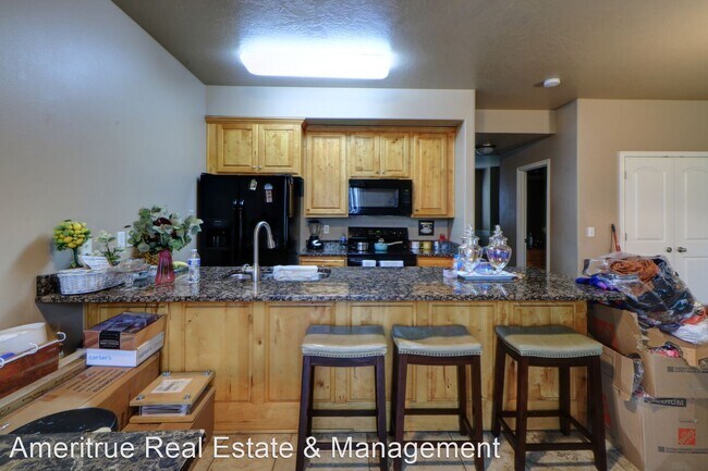 Building Photo - 3 br, 2.5 bath House - 1547 W 700 S