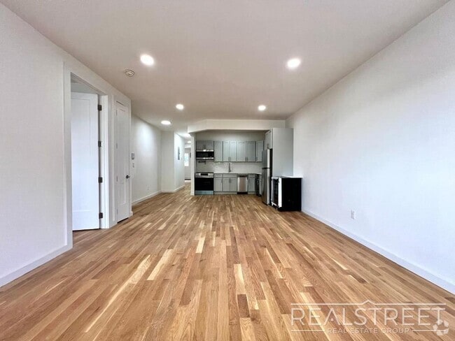 Building Photo - Brand New 4BD/2BA Penthouse with Skylight,...